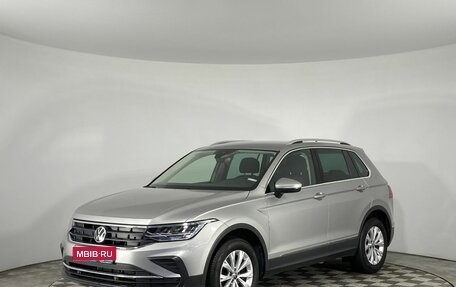 Volkswagen Tiguan II, 2021 год, 2 780 000 рублей, 1 фотография