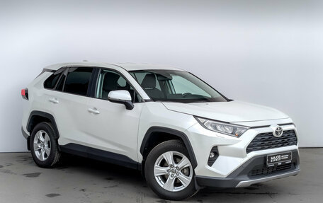 Toyota RAV4, 2021 год, 2 950 000 рублей, 3 фотография