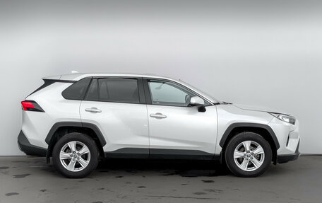 Toyota RAV4, 2021 год, 2 950 000 рублей, 4 фотография