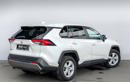Toyota RAV4, 2021 год, 2 950 000 рублей, 5 фотография