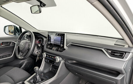Toyota RAV4, 2021 год, 2 950 000 рублей, 11 фотография