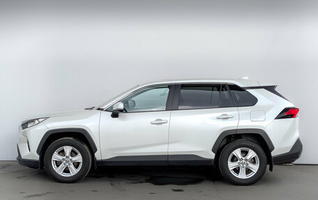 Toyota RAV4, 2021 год, 2 950 000 рублей, 8 фотография