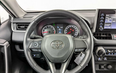 Toyota RAV4, 2021 год, 2 950 000 рублей, 21 фотография
