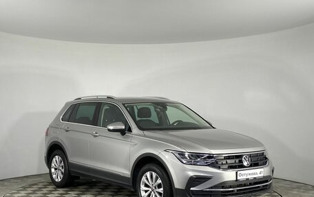 Volkswagen Tiguan II, 2021 год, 2 780 000 рублей, 2 фотография