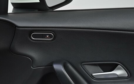 Mercedes-Benz A-Класс, 2019 год, 2 105 000 рублей, 12 фотография