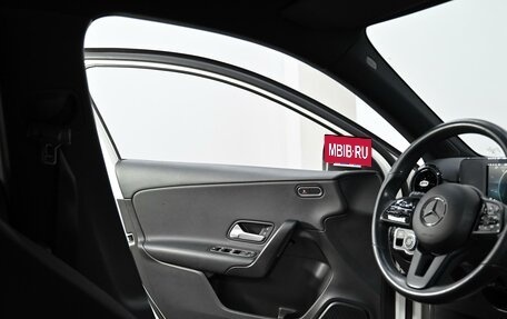 Mercedes-Benz A-Класс, 2019 год, 2 105 000 рублей, 11 фотография