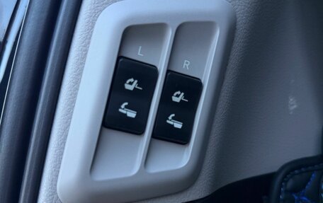Toyota Land Cruiser Prado 150 рестайлинг 2, 2015 год, 3 475 000 рублей, 20 фотография