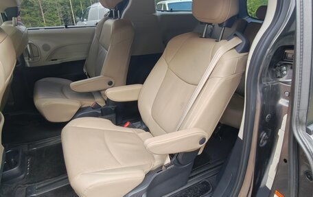 Toyota Sienna, 2021 год, 6 500 000 рублей, 15 фотография
