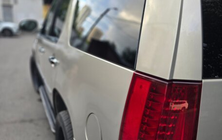 Cadillac Escalade III, 2011 год, 1 990 000 рублей, 6 фотография