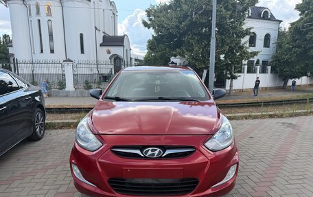 Hyundai Solaris II рестайлинг, 2013 год, 840 000 рублей, 1 фотография