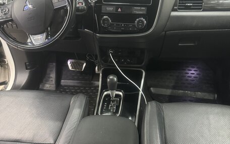 Mitsubishi Outlander III рестайлинг 3, 2018 год, 2 321 000 рублей, 10 фотография