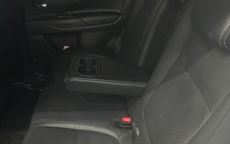 Mitsubishi Outlander III рестайлинг 3, 2018 год, 2 321 000 рублей, 8 фотография