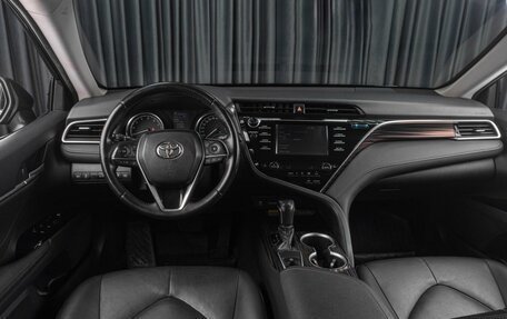 Toyota Camry, 2018 год, 2 869 000 рублей, 9 фотография