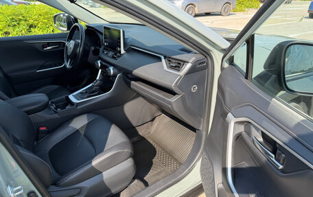 Toyota RAV4, 2020 год, 4 000 000 рублей, 12 фотография