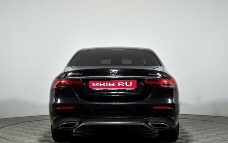 Mercedes-Benz E-Класс, 2021 год, 3 500 000 рублей, 7 фотография