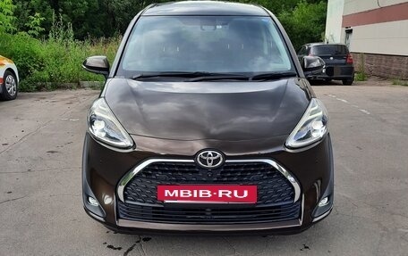 Toyota Sienta II, 2018 год, 1 800 000 рублей, 2 фотография