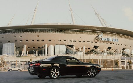 Dodge Challenger III рестайлинг 2, 2011 год, 4 500 000 рублей, 4 фотография