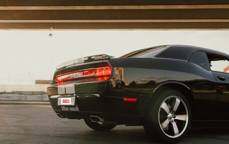 Dodge Challenger III рестайлинг 2, 2011 год, 4 500 000 рублей, 3 фотография