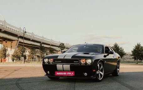 Dodge Challenger III рестайлинг 2, 2011 год, 4 500 000 рублей, 2 фотография