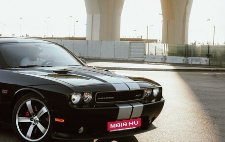 Dodge Challenger III рестайлинг 2, 2011 год, 4 500 000 рублей, 6 фотография