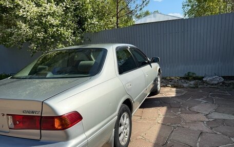 Toyota Camry, 2000 год, 599 999 рублей, 3 фотография