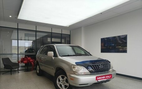 Lexus RX IV рестайлинг, 2001 год, 700 000 рублей, 3 фотография