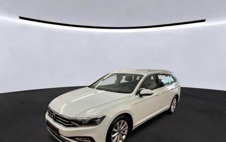 Volkswagen Passat B8 рестайлинг, 2022 год, 2 142 000 рублей, 1 фотография