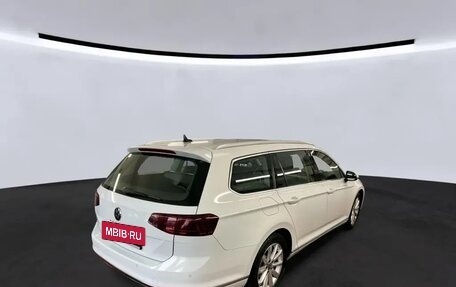 Volkswagen Passat B8 рестайлинг, 2022 год, 2 142 000 рублей, 2 фотография