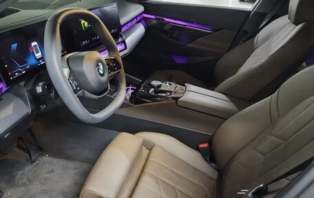 BMW 5 серия, 2025 год, 5 740 000 рублей, 6 фотография