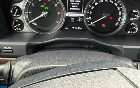 Toyota Land Cruiser 200, 2020 год, 9 000 000 рублей, 12 фотография