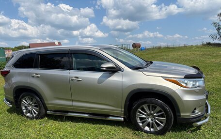 Toyota Highlander III, 2014 год, 3 000 000 рублей, 1 фотография