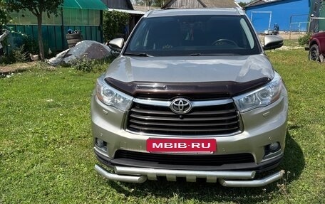 Toyota Highlander III, 2014 год, 3 000 000 рублей, 2 фотография