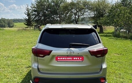 Toyota Highlander III, 2014 год, 3 000 000 рублей, 4 фотография