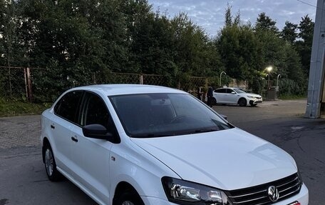 Volkswagen Polo VI (EU Market), 2016 год, 850 000 рублей, 2 фотография