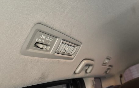 Toyota Noah III, 2010 год, 650 000 рублей, 14 фотография