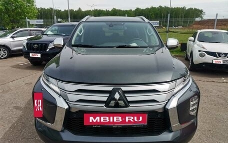 Mitsubishi Pajero Sport III рестайлинг, 2022 год, 5 000 000 рублей, 2 фотография