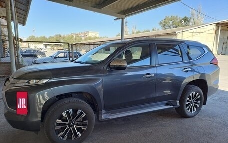 Mitsubishi Pajero Sport III рестайлинг, 2022 год, 5 000 000 рублей, 4 фотография