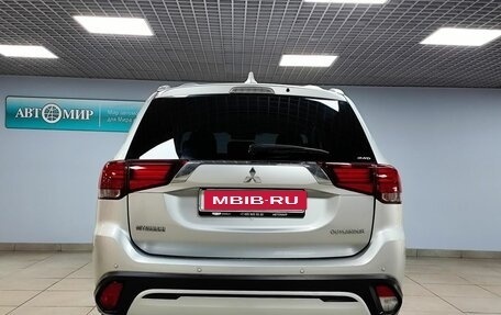 Mitsubishi Outlander III рестайлинг 3, 2019 год, 2 150 000 рублей, 6 фотография