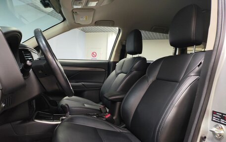 Mitsubishi Outlander III рестайлинг 3, 2019 год, 2 150 000 рублей, 10 фотография