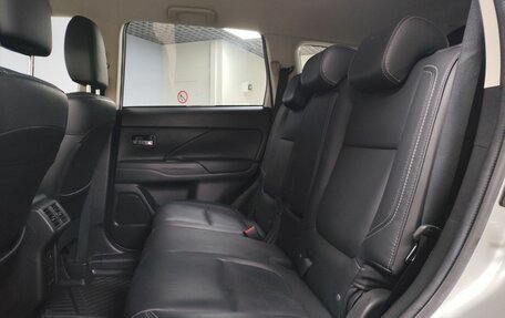 Mitsubishi Outlander III рестайлинг 3, 2019 год, 2 150 000 рублей, 11 фотография