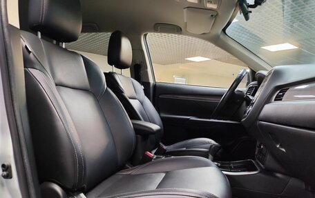 Mitsubishi Outlander III рестайлинг 3, 2019 год, 2 150 000 рублей, 13 фотография