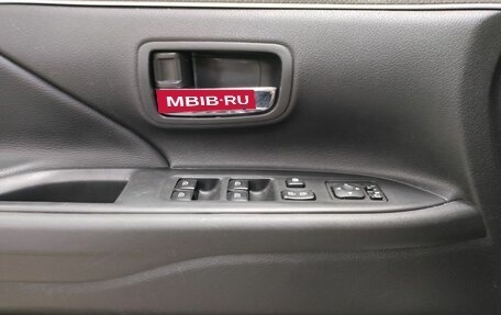 Mitsubishi Outlander III рестайлинг 3, 2019 год, 2 150 000 рублей, 18 фотография