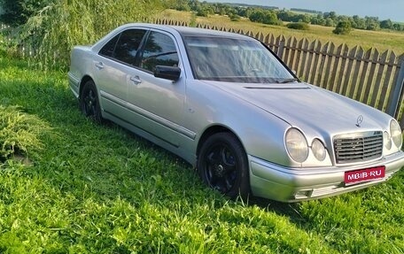 Mercedes-Benz E-Класс, 1997 год, 337 000 рублей, 1 фотография