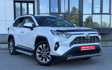 Toyota RAV4, 2019 год, 3 250 000 рублей, 1 фотография