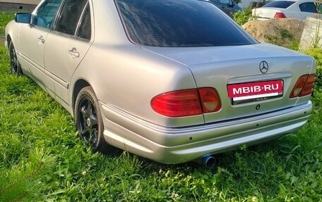 Mercedes-Benz E-Класс, 1997 год, 337 000 рублей, 3 фотография