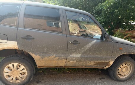 Chevrolet Niva I рестайлинг, 2004 год, 300 000 рублей, 2 фотография