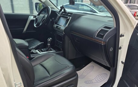 Toyota Land Cruiser Prado 150 рестайлинг 2, 2019 год, 6 300 000 рублей, 15 фотография