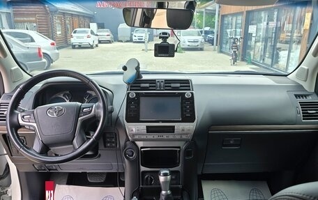 Toyota Land Cruiser Prado 150 рестайлинг 2, 2019 год, 6 300 000 рублей, 12 фотография