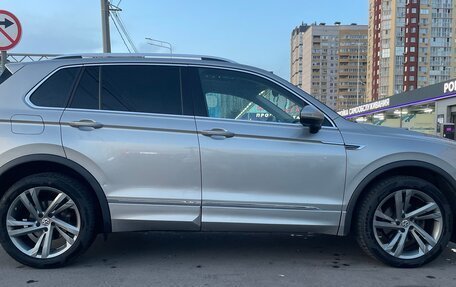 Volkswagen Tiguan II, 2018 год, 2 900 000 рублей, 2 фотография