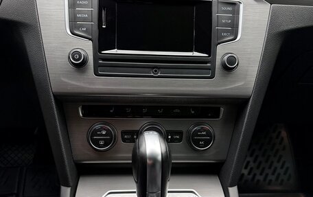 Volkswagen Passat B8 рестайлинг, 2017 год, 1 580 000 рублей, 8 фотография